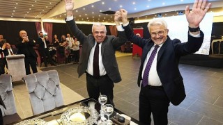 Nilüfer Belediye Meclisinin 2019-2024 seçim döneminin son toplantısı ve ardından yapılan kapanış yemeği duygusal anlara sahne oldu