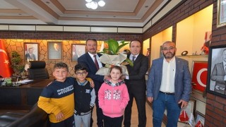 75. Yıl İlköğretim Okulu iradecileri ve öğrencilerimizden oluşan heyet, Belediye Başkanımız Adnan Öztaşı makamında ziyaret ettiler