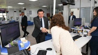 Başkan Aydın mesaiye personeli ziyaret ederek başladı