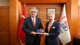 Bayrampaşada CHP dönemi: Başkan Hasan Mutlu mazbatasını alarak göreve başladı