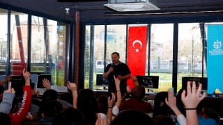 Derince Kütüphanesinin ilk konuğu Asal oldu