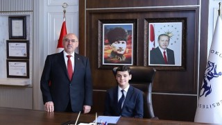 DEÜ de 23 Nisanda Koltuklar Çocuklara Emanet