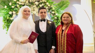 Didim Belediye Başkanı Hatice Gençay, göreve geldikten sonraki ilk nikahını kıydı