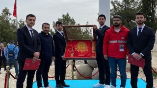 EÜ öğrencileri 57. Alay Sancağını törenle teslim etti