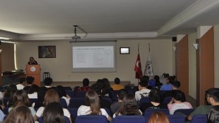 EÜde “Yaşamı ve Şiirleriyle Bir Garip Orhan Veli” konuşuldu