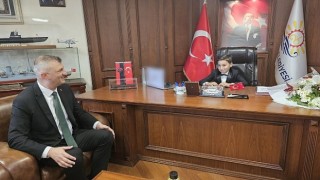 Gölcük Belediye Başkanı Ali Yıldırım Sezer, 23 Nisan Ulusal Egemenlik ve Çocuk Bayramı kapsamında koltuğunu devretti.