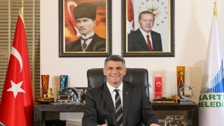 Kartepe Belediye Başkanı Av.M.Mustafa Kocaman, 23 Nisan Ulusal Egemenlik ve Çocuk Bayramını kutladı