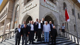 Nevşehir Belediye Başkanı Rasim Arı, Nevşehir Esnaf ve Sanatkarlar Odaları Birliği Başkanı Mehmet Pınarbaşı ve ile birliğe bağlı oda başkanlarını konuk etti