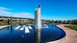 Sanatçı Mert Ege Kösenin ”Uçmak Her Çocuğun Hayalidir” Eseri İGA İstanbul Havalimanında