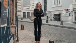 Serenay Sarıkayanın Başrolünde Yer Aldığı Ece Yöreng İmzalı Kimler Geldi Kimler Geçti 9 Mayısta Sacede Netflixte