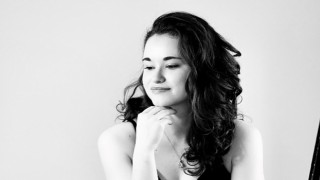 Akbank Sanatta Nehir Özzengin İle ”Klasikten Caza”