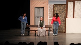 Aydın Büyükşehir Belediyesi, Aydınlıları birbirinden güzel tiyatro oyunlarıyla buluşturmaya devam ediyor