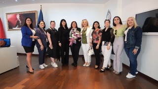 Aydın Girişimci Kadınlar Platformu Başkanı Nebahat Üstüner Aydın Büyükşehir Belediye Başkanı Özlem Çerçioğluna nezaket ziyaretinde bulundu