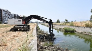 Çiğli de Detaylı Çevre Temizliği Sürüyor