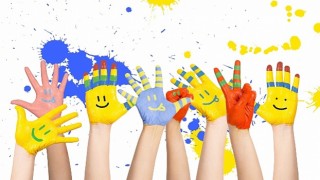 Çocuklar için Minik Eller Akrilik Boyama Atölyesi Trump Art Galleryde, 12 Mayıs Pazar