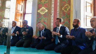 Ekrem İmamoğlu, İstanbulun Fethinin 571. Yıldönümünde, Fatih Sultan Mehmeti Fatihteki türbesinde andı