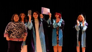 EÜ Moda ve Tasarım Yüksekokulu mezunlarının defilesi göz kamaştırdı