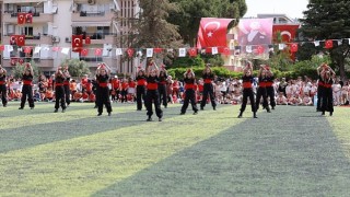 Gençlerin halk oyununa giderek artan ilgisine Efes Selçuk Belediyesi destek oluyor.
