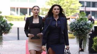 TODun Heyecanla Beklenen Yeni Dizisi Zamanın Kapılarının Setinden İlk Kareler Paylaşıldı!