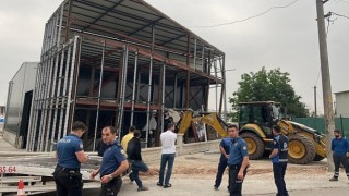 Kartepe Belediyesi Yapı Kontrol Müdürlüğü ekipleri kaçak yapılarla ilgili kararlı mücadelesini sürdürüyor