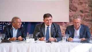 Tugay: Orta gelir grubuna hitap eden mütevazı konutlara ihtiyacımız var