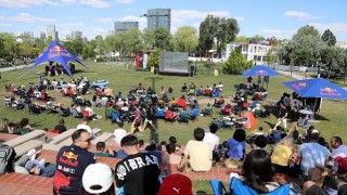 Çankaya Belediyesi, 2024 Avusturya Grand Prix&#39;sini Uğur Mumcu Parkı&#39;nda kurduğu dev ekranla sporseverlerle buluşturdu