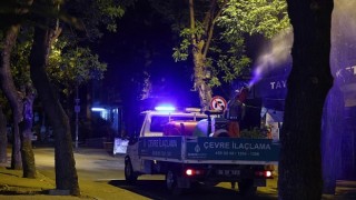 Çankaya Belediyesi, hava sıcaklıklarının devam ettiği yaz aylarında ilçedeki ilaçlama çalışmalarını sürdürüyor