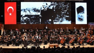DenizBank Cumhuriyetimizin 100. Yılı Konserini Atatürkün sevdiği eserlerle İzmirde düzenledi