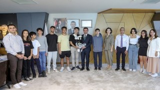 Üniversite ve Liseli gençlerden Başkan Önala teşekkür ziyareti