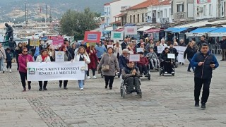 Foçada Engelliler Farkındalık İçin Yürüdü
