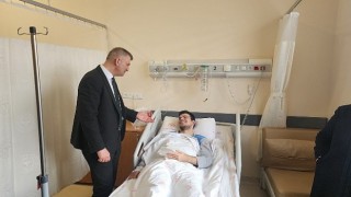 Başkan Sezerden Hastanedeki Hemşehrilerine Ziyaret