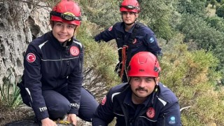 Büyükşehir Belediyesi İtfaiye ekiplerinden keçi kurtarma operasyonu