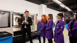 Konakta tabular yıkılıyor: Kadınlara CNC operatörlüğü eğitimi