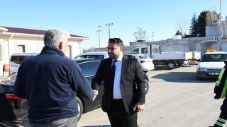 Ankara Büyükşehir Belediyesi ve Kahramankazan Belediyesi iş birliğiyle ilçedeki çiftçilere mısır silajı dağıtıldı.