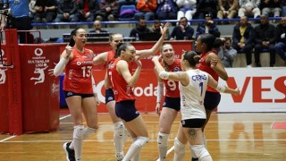 Aydın Büyükşehir Belediyespor Kadın Voleybol Takımı ndan Farklı Galibiyet
