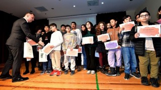 Bornovada genç kaşifler sertifikalarını aldı