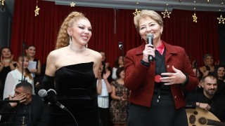 Burhaniye Belediyesi Kadın Korosu İlk Konserini Düzenledi