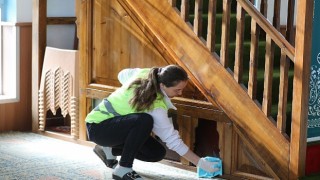 Büyükşehir Camilerde Temizlik Çalışması Başlattı