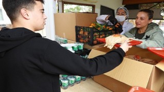 Efes Selçukta öğrencilere Gıda Dayanışması ve Öğrenci Otobüsü desteği