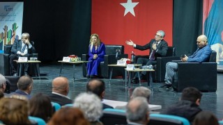 Gazetecilerin sorunları Konakta konuşuldu