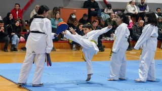 Gaziemirin taekwondocuları kuşak heyecanı yaşadı