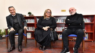 İzmirin kitap kurtlarına Ercan Kesallı sürpriz