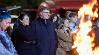 İzmirliler buz pistinde sevgililer gününü kutladı “Buzda sevginin en sıcak hali”