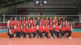 Malatyalı Genç Voleybolcu Kızlar ve Kadın Voleybol Milli Takım Oyuncuları Vodafone 5.5G ile Aynı Sahada Buluştu
