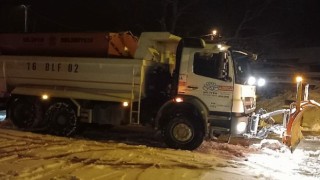 Nilüferde karla mücadele çalışmaları aralıksız sürüyor