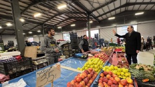 Başkan Altay İftar Öncesi Büyük Sinan Semt Pazarını Ziyaret Etti