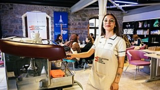 Başkan Tugay, Meslek Fabrikasında Güler Sabancıyı ağırladı