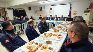Başkan Zeyrek, İtfaiye Personeli ile Sahurda Buluştu