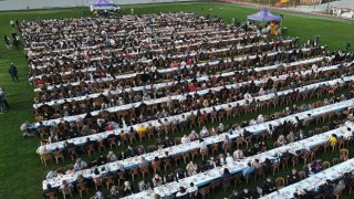 Bayındır Belediyesi Kadir Gecesinde İftar Yemeği Düzenledi