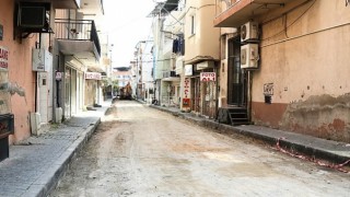 Bayraklıda yol yenileme seferberliği